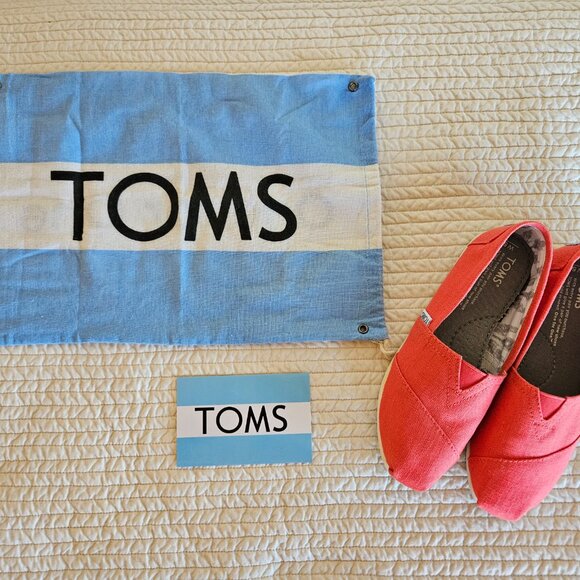 TOMS Red Canvas Women’s Size 5 Shoes - NWOT - Picture 3 of 13